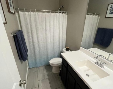 8530 W Millerton Way - Photo Thumbnail 5