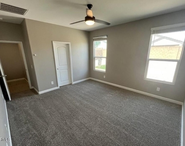 8530 W Millerton Way - Photo Thumbnail 9