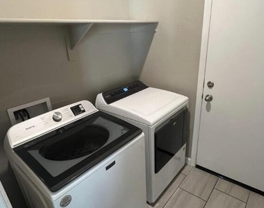 8530 W Millerton Way - Photo Thumbnail 8