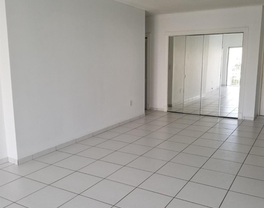 500 Bayview Drive - Photo Thumbnail 2