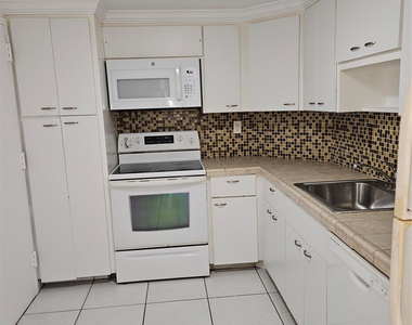 500 Bayview Drive - Photo Thumbnail 12