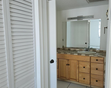 500 Bayview Drive - Photo Thumbnail 10