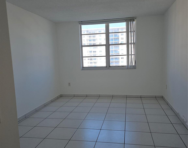 500 Bayview Drive - Photo Thumbnail 8