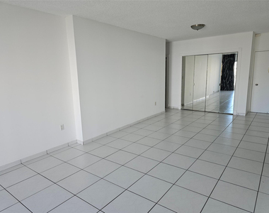 500 Bayview Drive - Photo Thumbnail 4