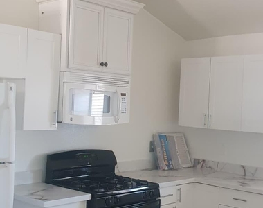 1613 W Mountain View Road - Photo Thumbnail 5