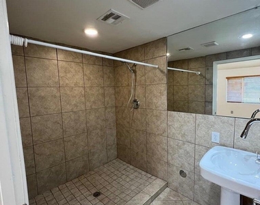 1613 W Mountain View Road - Photo Thumbnail 10