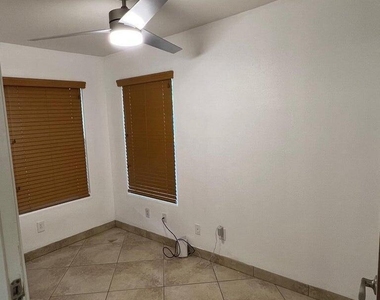 1613 W Mountain View Road - Photo Thumbnail 12