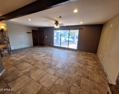 7508 E Cambridge Avenue - Photo Thumbnail 11