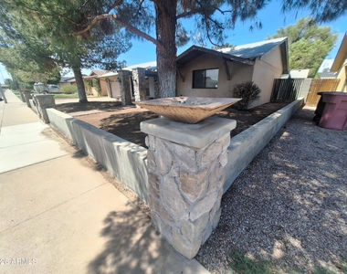7508 E Cambridge Avenue - Photo Thumbnail 6