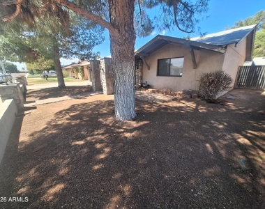7508 E Cambridge Avenue - Photo Thumbnail 5