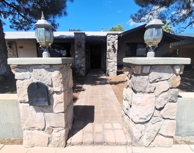 7508 E Cambridge Avenue - Photo Thumbnail 2
