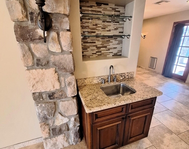 7508 E Cambridge Avenue - Photo Thumbnail 10