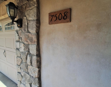 7508 E Cambridge Avenue - Photo Thumbnail 4