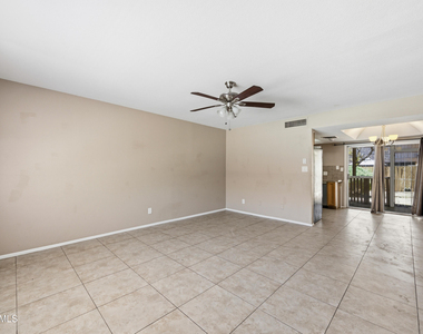 10411 N 11th Avenue - Photo Thumbnail 2
