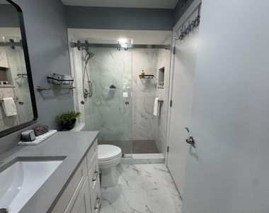 1011 Crystal Way - Photo Thumbnail 9