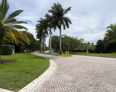 1011 Crystal Way - Photo Thumbnail 13