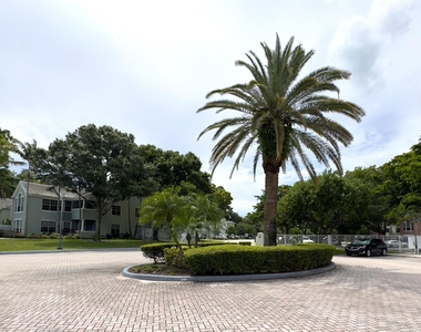 1011 Crystal Way - Photo Thumbnail 14