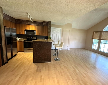 1011 Crystal Way - Photo Thumbnail 2