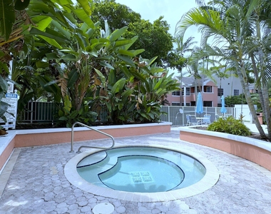 1011 Crystal Way - Photo Thumbnail 18