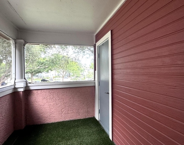 1011 Crystal Way - Photo Thumbnail 12