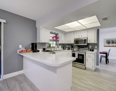 543 Se Greenway Terrace - Photo Thumbnail 6