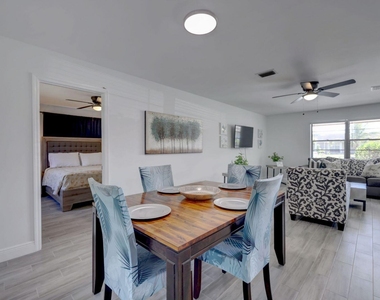 543 Se Greenway Terrace - Photo Thumbnail 4