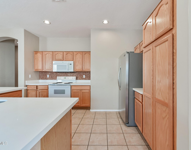 6222 W Wikieup Lane - Photo Thumbnail 5