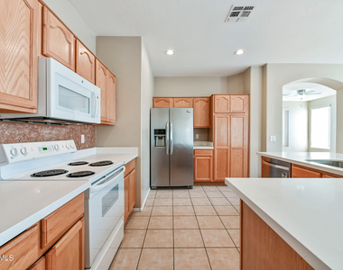 6222 W Wikieup Lane - Photo Thumbnail 7