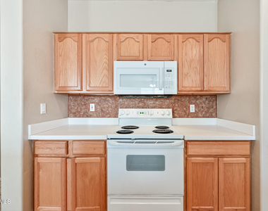 6222 W Wikieup Lane - Photo Thumbnail 9