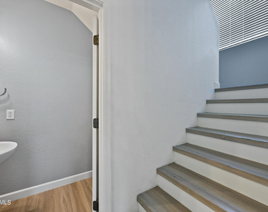 11563 W Jackson Street - Photo Thumbnail 12