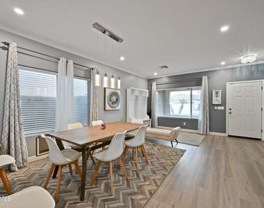 11563 W Jackson Street - Photo Thumbnail 2