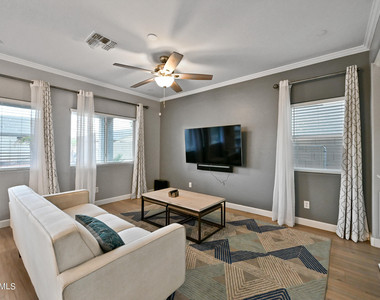 11563 W Jackson Street - Photo Thumbnail 5