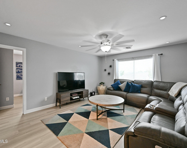 11563 W Jackson Street - Photo Thumbnail 19