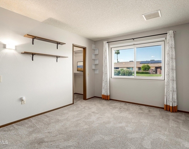 12543 W Parkwood Drive - Photo Thumbnail 13