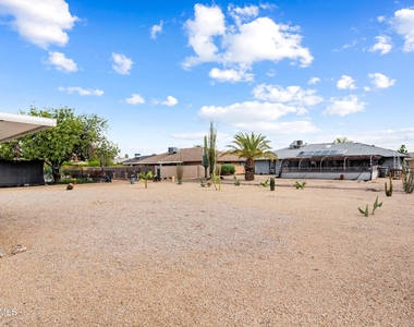 12543 W Parkwood Drive - Photo Thumbnail 23