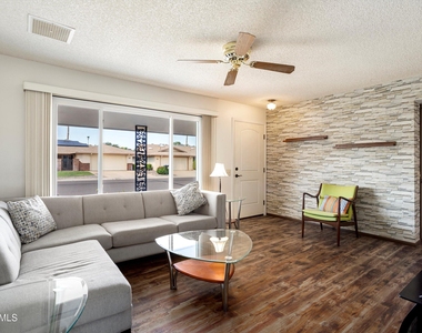 12543 W Parkwood Drive - Photo Thumbnail 5