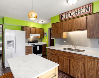12543 W Parkwood Drive - Photo Thumbnail 9