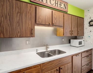 12543 W Parkwood Drive - Photo Thumbnail 10