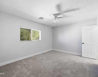 10617 W Daley Lane - Photo Thumbnail 23