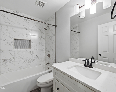 10617 W Daley Lane - Photo Thumbnail 26