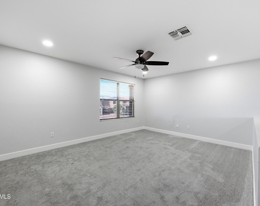 10617 W Daley Lane - Photo Thumbnail 16