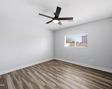 10617 W Daley Lane - Photo Thumbnail 14