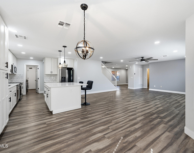 10617 W Daley Lane - Photo Thumbnail 13