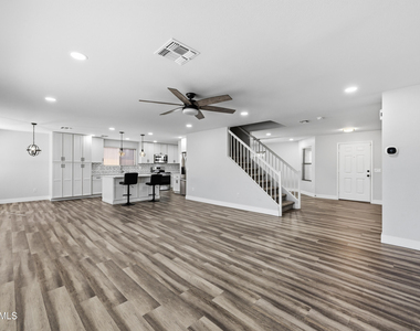 10617 W Daley Lane - Photo Thumbnail 5
