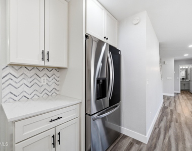 10617 W Daley Lane - Photo Thumbnail 11