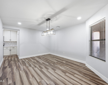 10617 W Daley Lane - Photo Thumbnail 6