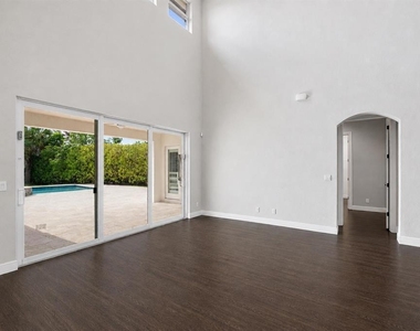 8050 Nw 121st - Photo Thumbnail 5