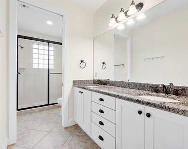 8050 Nw 121st - Photo Thumbnail 12