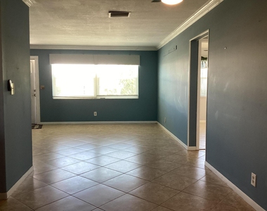 606 Sw 15th Street - Photo Thumbnail 5