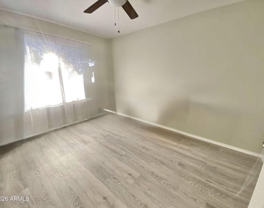 8520 W Palm Lane - Photo Thumbnail 2